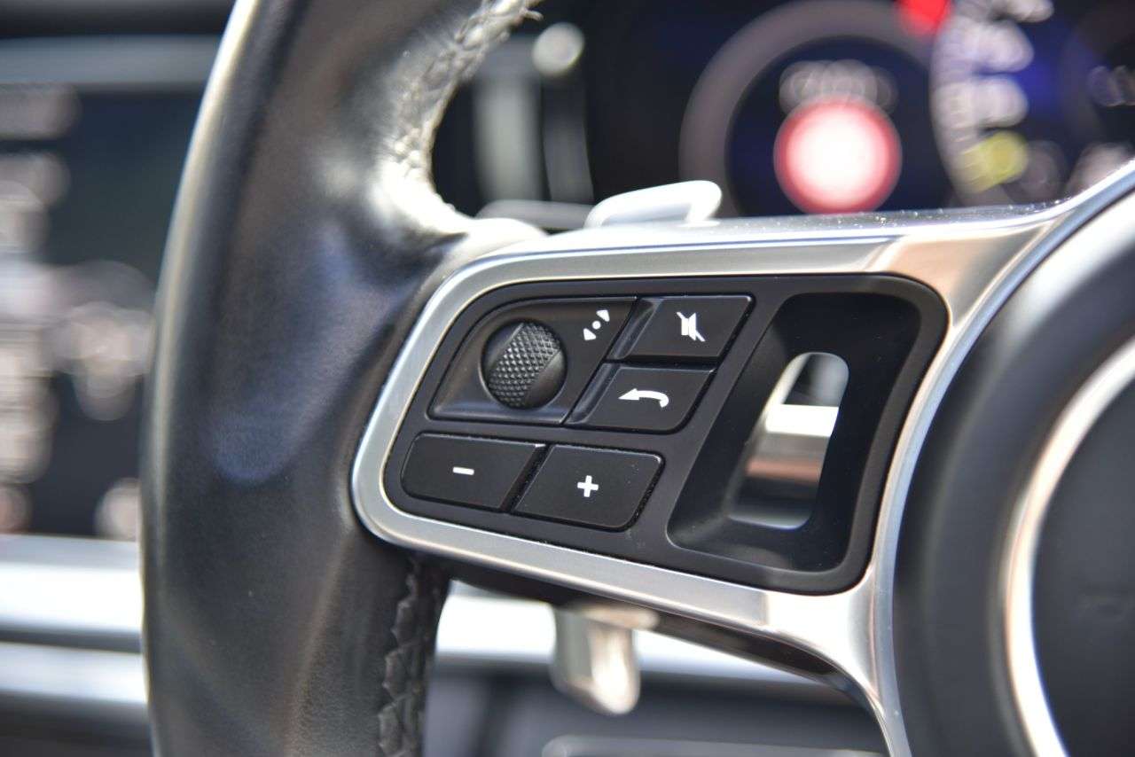2017 PORSCHE PANAMERA 2017 PORSCHE PANAMERA
