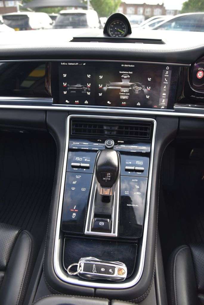 2017 PORSCHE PANAMERA 2017 PORSCHE PANAMERA