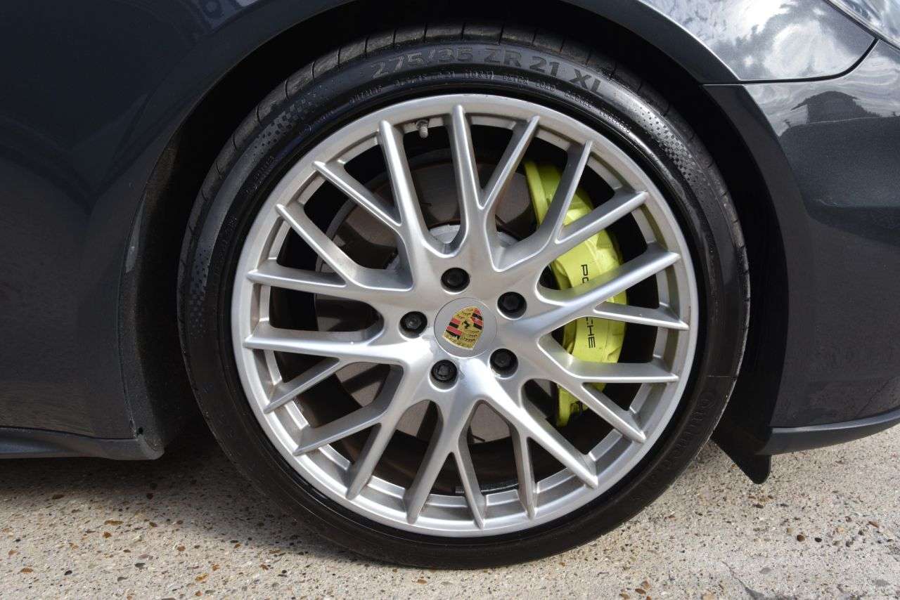 2017 PORSCHE PANAMERA 2017 PORSCHE PANAMERA