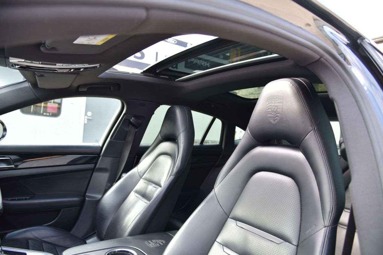 2017 PORSCHE PANAMERA 2017 PORSCHE PANAMERA