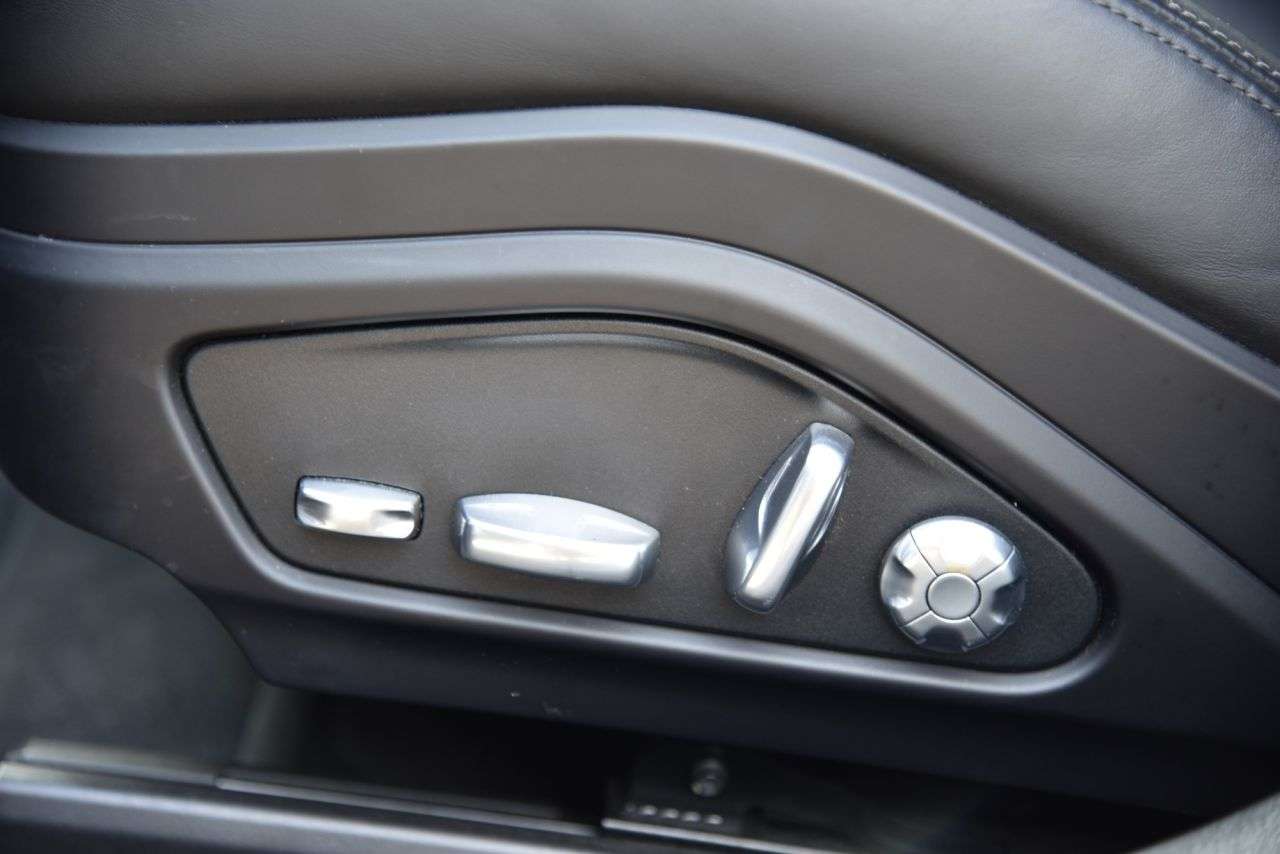 2017 PORSCHE PANAMERA 2017 PORSCHE PANAMERA