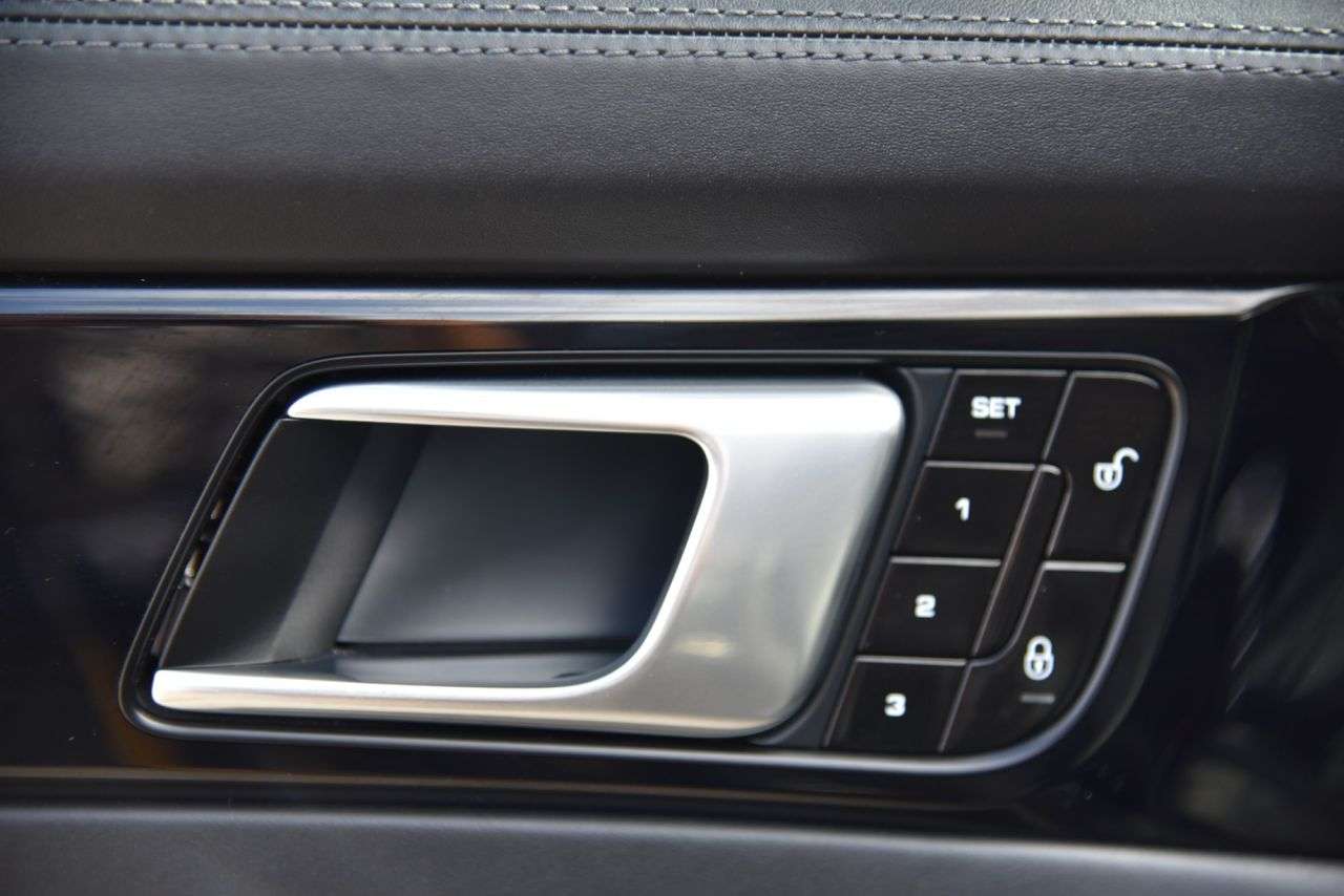 2017 PORSCHE PANAMERA 2017 PORSCHE PANAMERA