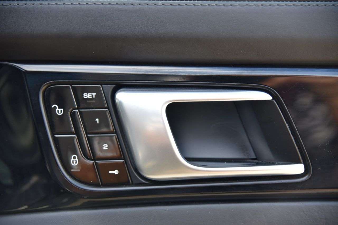 2017 PORSCHE PANAMERA 2017 PORSCHE PANAMERA