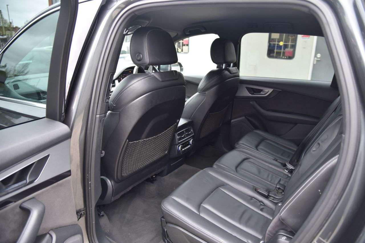 2016 AUDI Q7 2016 AUDI Q7