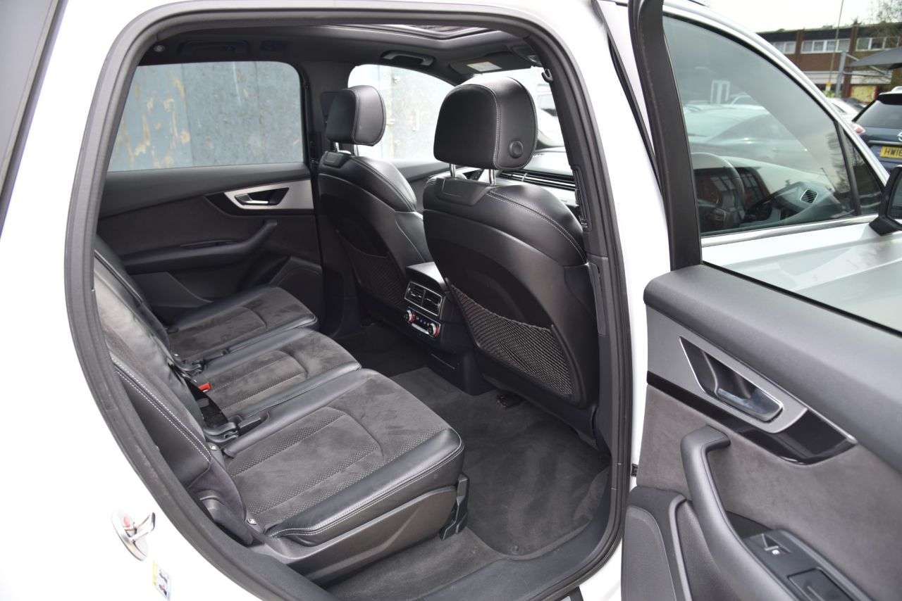 2015 AUDI Q7 2015 AUDI Q7