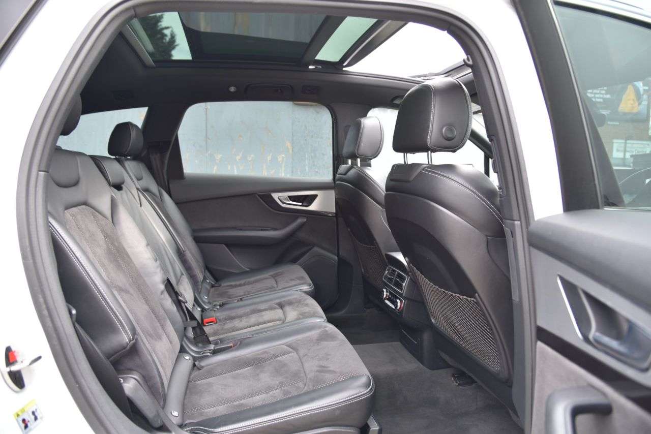 2015 AUDI Q7 2015 AUDI Q7
