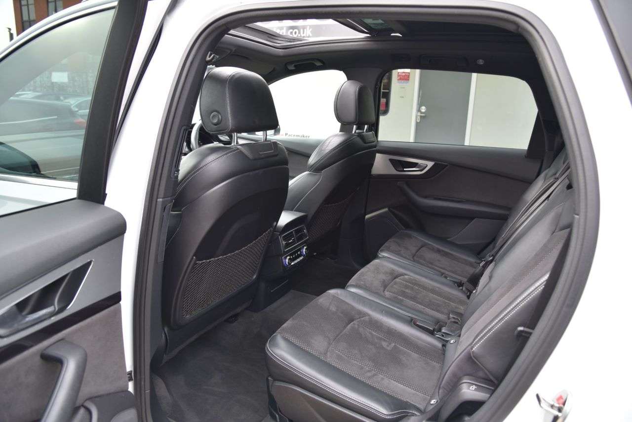 2015 AUDI Q7 2015 AUDI Q7