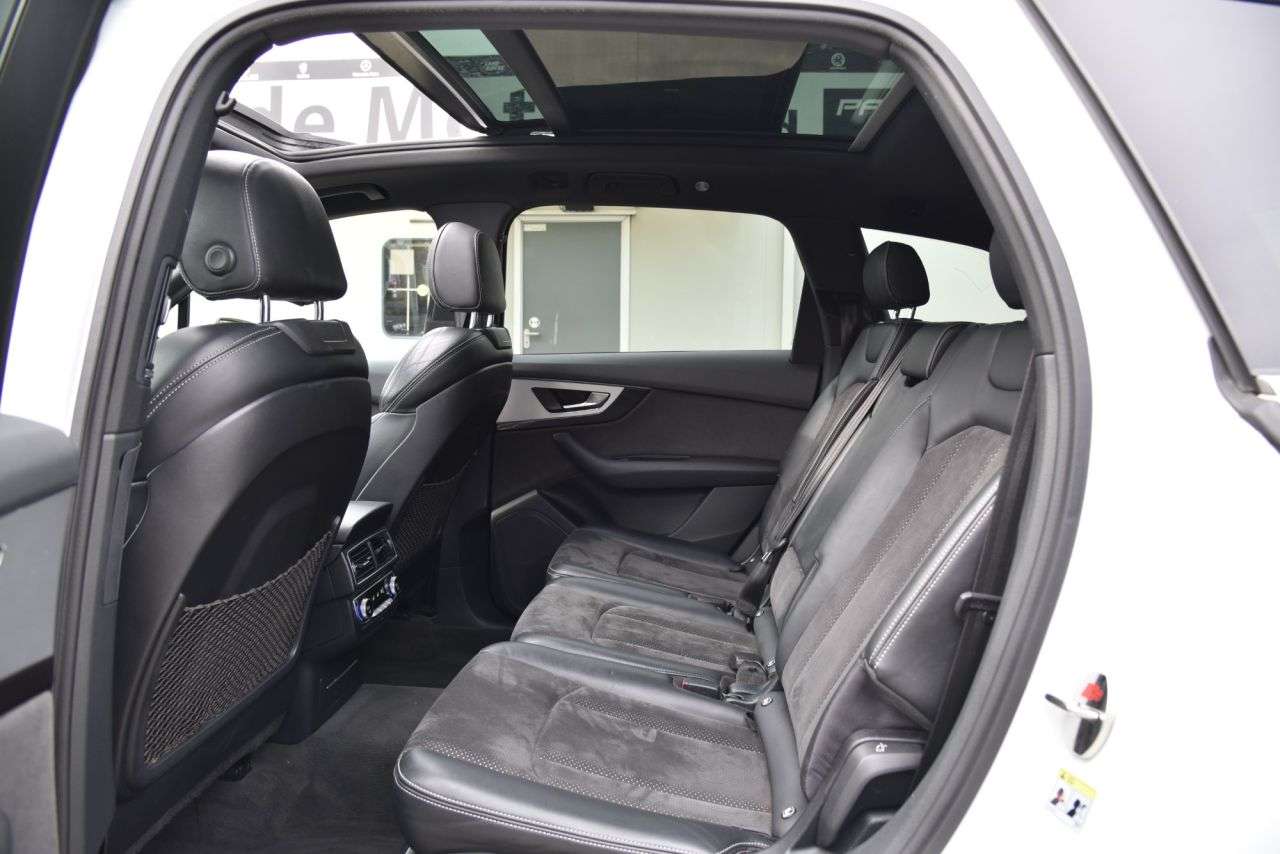 2015 AUDI Q7 2015 AUDI Q7