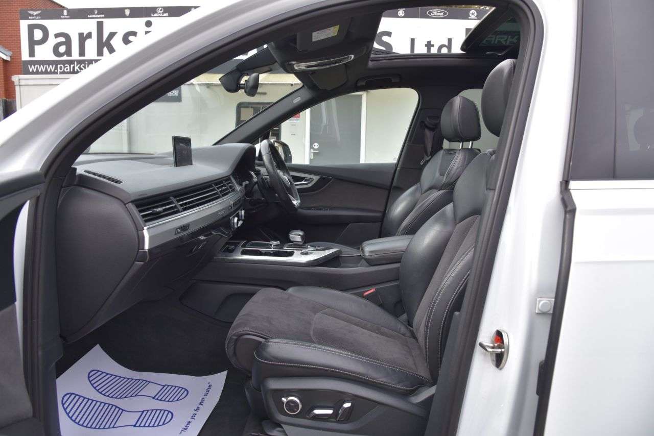 2015 AUDI Q7 2015 AUDI Q7