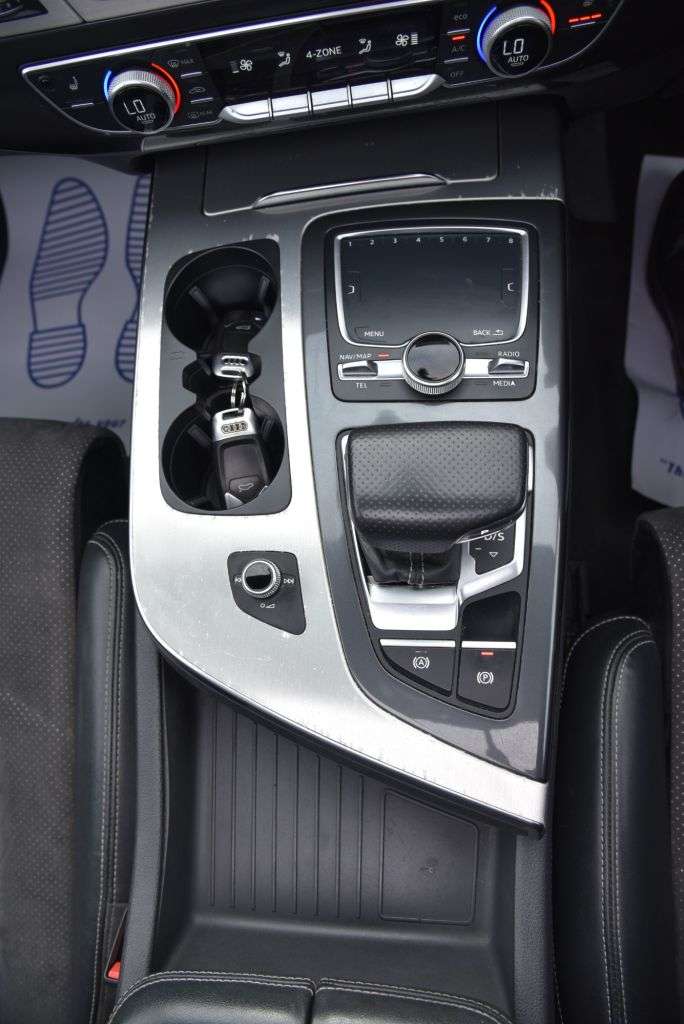2015 AUDI Q7 2015 AUDI Q7