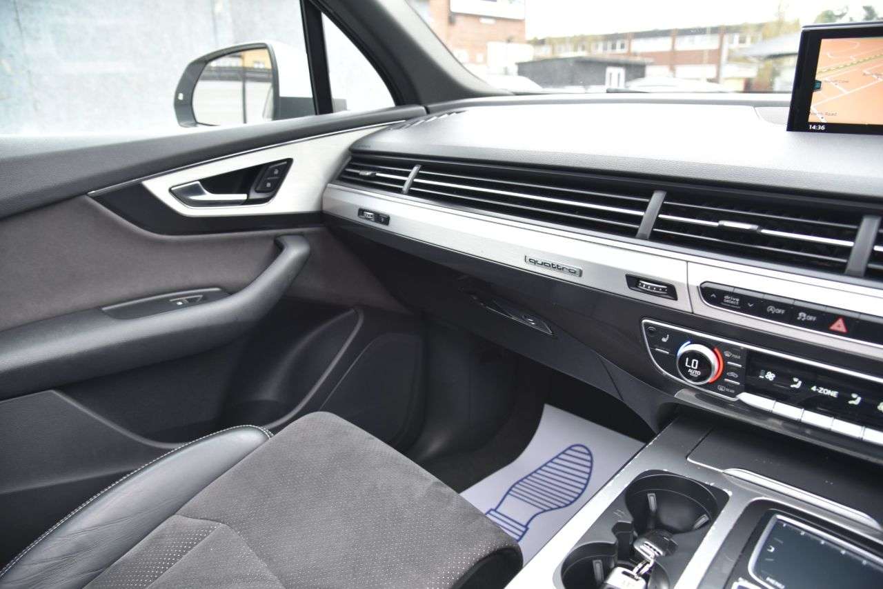 2015 AUDI Q7 2015 AUDI Q7
