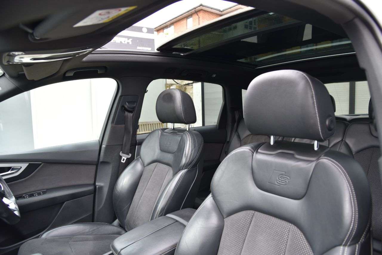 2015 AUDI Q7 2015 AUDI Q7