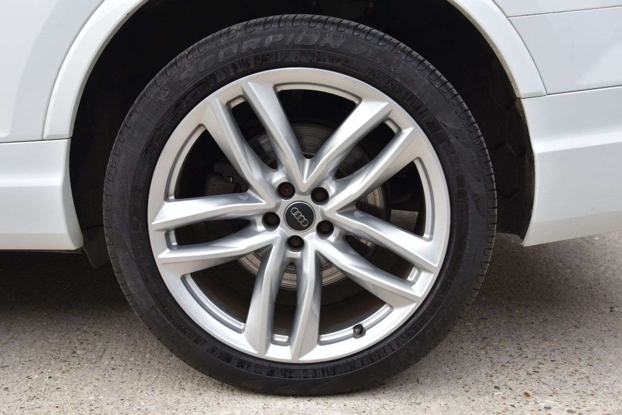 2015 AUDI Q7 2015 AUDI Q7