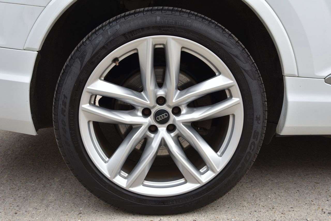 2015 AUDI Q7 2015 AUDI Q7