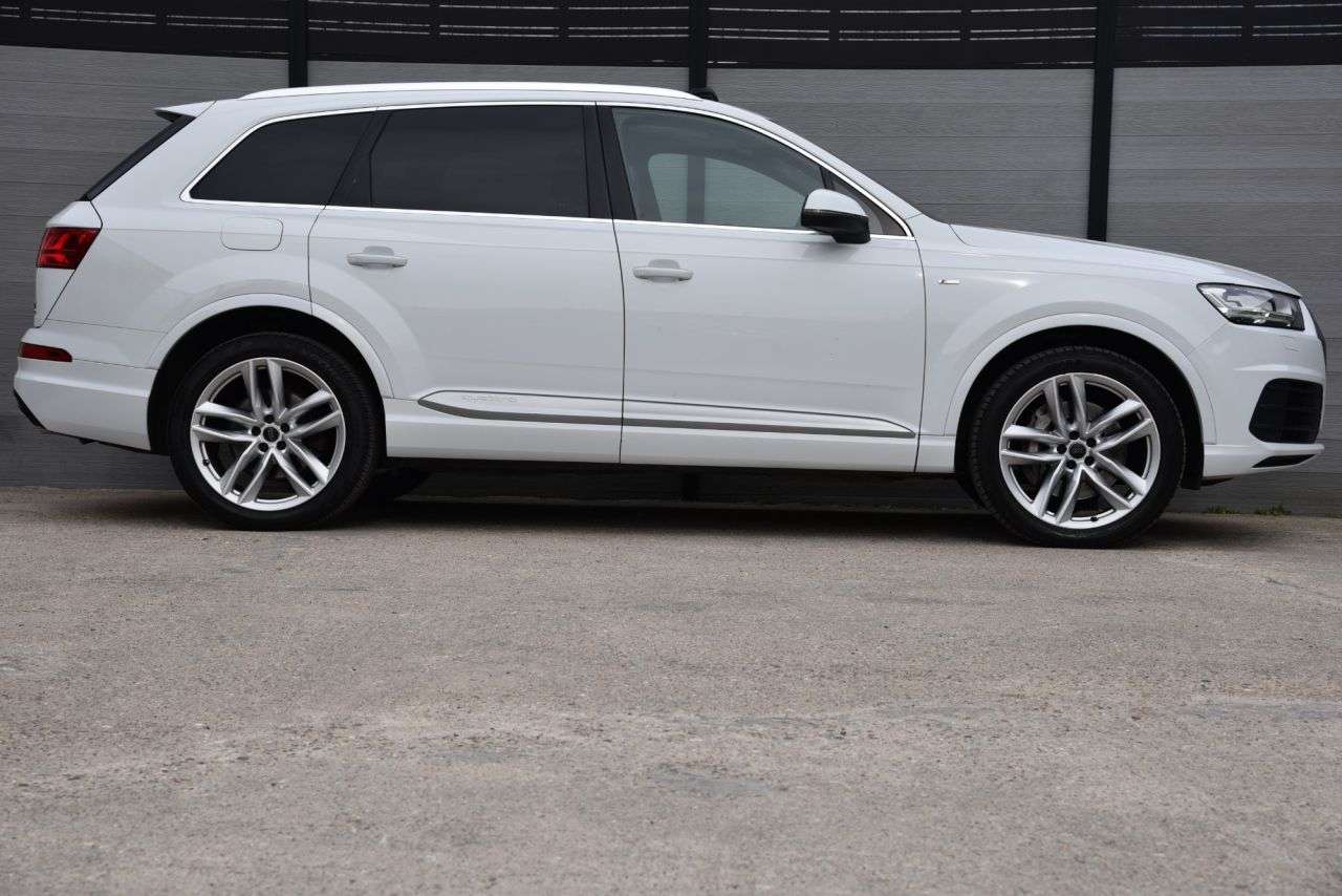 2015 AUDI Q7 2015 AUDI Q7