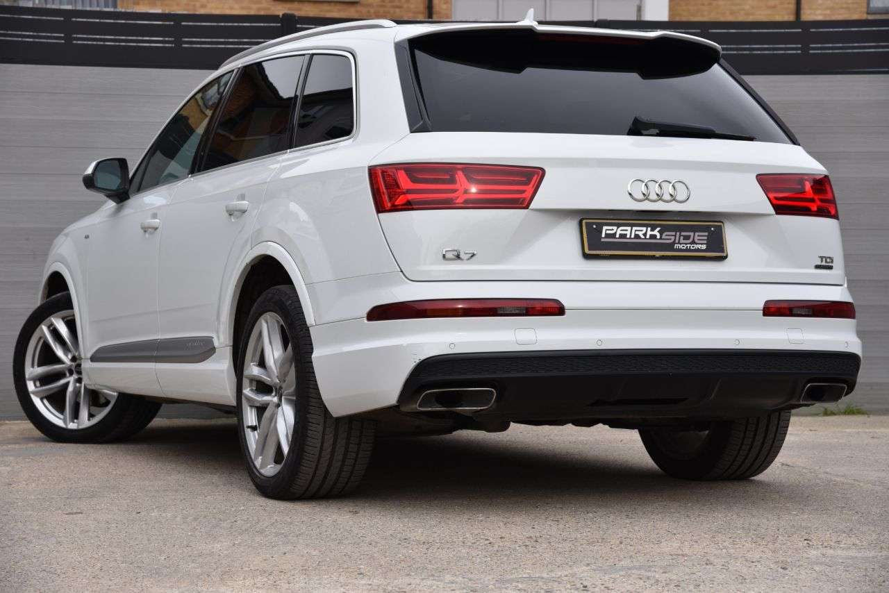 A 2015 AUDI Q7 3.0 TDI V6 S line SUV 5dr Diesel Tiptronic quattro Euro 6 (s/s) (272 ps) PR A 2015 AUDI Q7 3.0 TDI V6 S line SUV 5dr Diesel Tiptronic quattro Euro 6 (s/s) (272 ps) PR