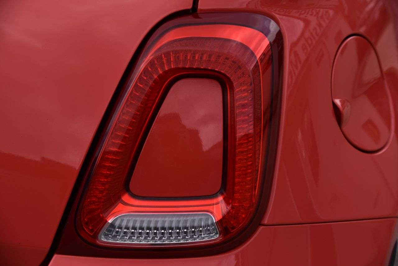 2018 FIAT 500 2018 FIAT 500