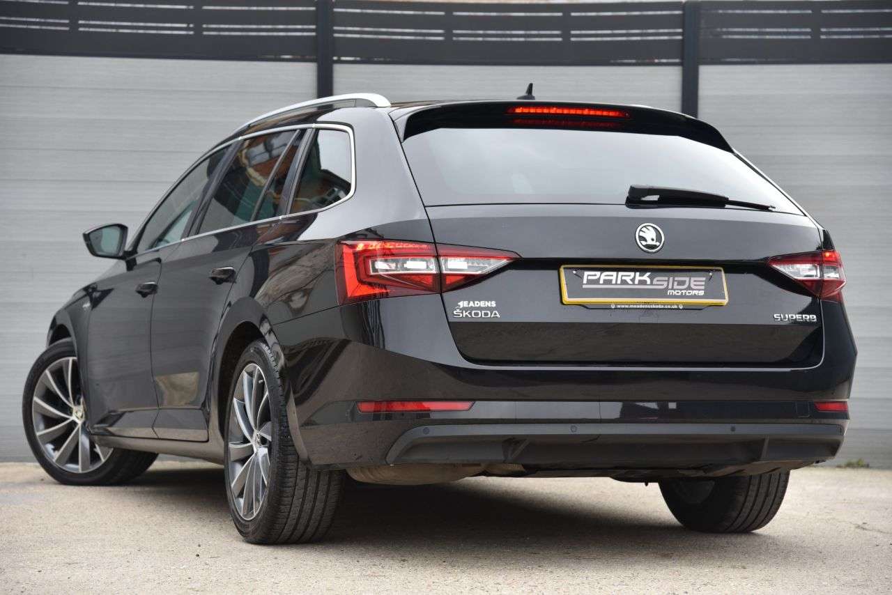 A 2017 SKODA SUPERB 2.0 TDI Laurin & Klement Estate 5dr Diesel DSG Auto 6Spd Euro 6 (s/s) (190 A 2017 SKODA SUPERB 2.0 TDI Laurin & Klement Estate 5dr Diesel DSG Auto 6Spd Euro 6 (s/s) (190