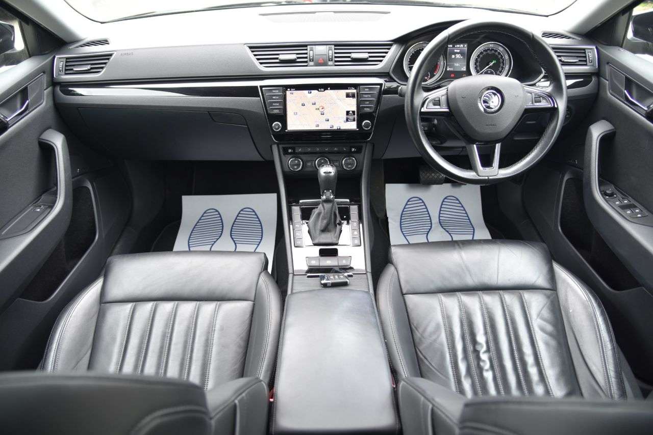 A 2017 SKODA SUPERB 2.0 TDI Laurin & Klement Estate 5dr Diesel DSG Auto 6Spd Euro 6 (s/s) (190 A 2017 SKODA SUPERB 2.0 TDI Laurin & Klement Estate 5dr Diesel DSG Auto 6Spd Euro 6 (s/s) (190