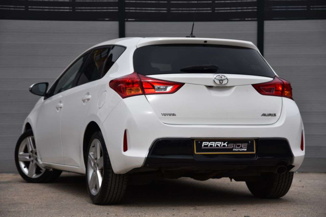 A 2014 TOYOTA AURIS 1.6 V-Matic Sport Hatchback 5dr Petrol Manual Euro 5 (132 ps) CLIMATE CONTR A 2014 TOYOTA AURIS 1.6 V-Matic Sport Hatchback 5dr Petrol Manual Euro 5 (132 ps) CLIMATE CONTR