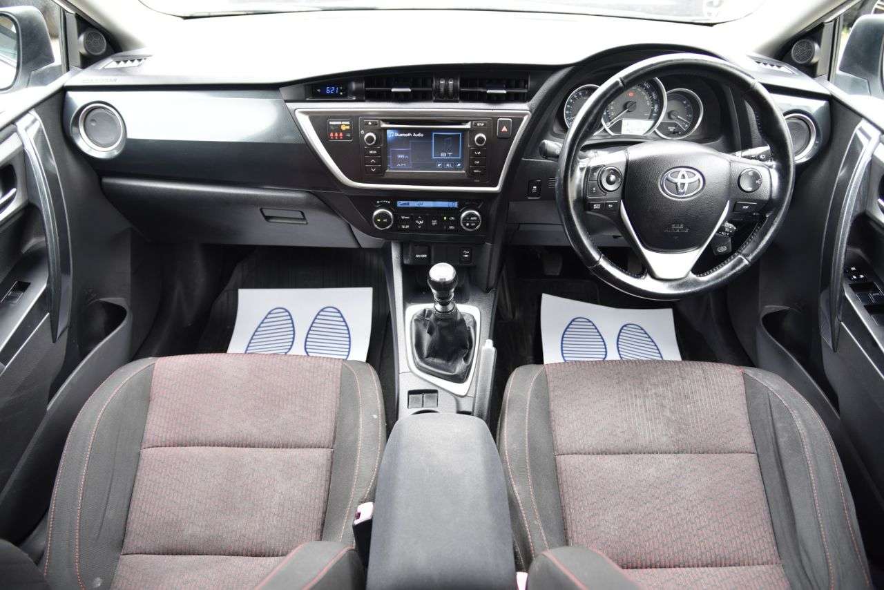 A 2014 TOYOTA AURIS 1.6 V-Matic Sport Hatchback 5dr Petrol Manual Euro 5 (132 ps) CLIMATE CONTR A 2014 TOYOTA AURIS 1.6 V-Matic Sport Hatchback 5dr Petrol Manual Euro 5 (132 ps) CLIMATE CONTR
