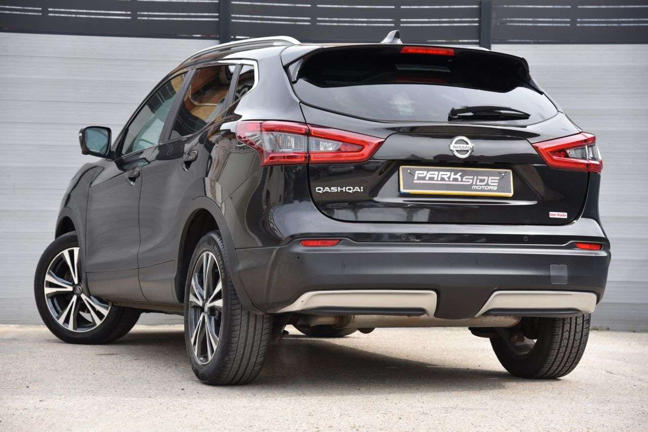 A 2017 NISSAN QASHQAI 1.2 DIG-T N-Connecta SUV 5dr Petrol XTRON Euro 6 (s/s) (115 ps) SATNAV | DA A 2017 NISSAN QASHQAI 1.2 DIG-T N-Connecta SUV 5dr Petrol XTRON Euro 6 (s/s) (115 ps) SATNAV | DA