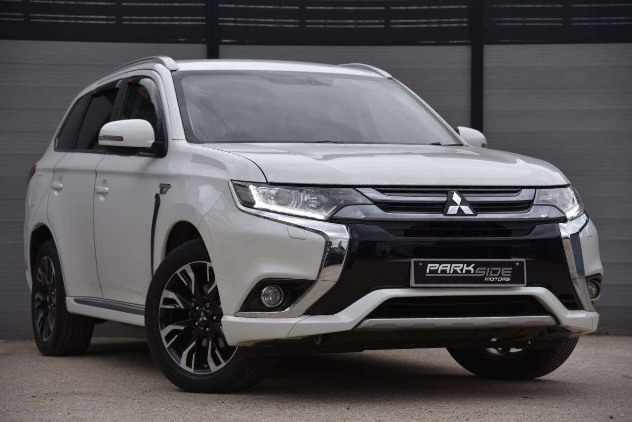 A 2017 MITSUBISHI OUTLANDER 2.0h 12kWh Juro SUV 5dr Petrol Plug-in Hybrid CVT 4WD Euro 6 (s/s) (200 ps) A 2017 MITSUBISHI OUTLANDER 2.0h 12kWh Juro SUV 5dr Petrol Plug-in Hybrid CVT 4WD Euro 6 (s/s) (200 ps)