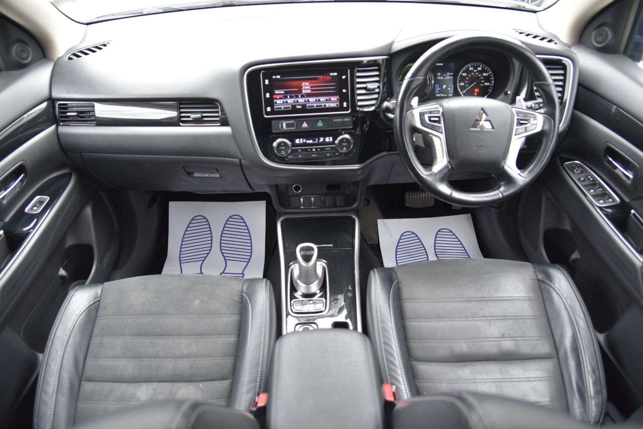 A 2017 MITSUBISHI OUTLANDER 2.0h 12kWh Juro SUV 5dr Petrol Plug-in Hybrid CVT 4WD Euro 6 (s/s) (200 ps) A 2017 MITSUBISHI OUTLANDER 2.0h 12kWh Juro SUV 5dr Petrol Plug-in Hybrid CVT 4WD Euro 6 (s/s) (200 ps)