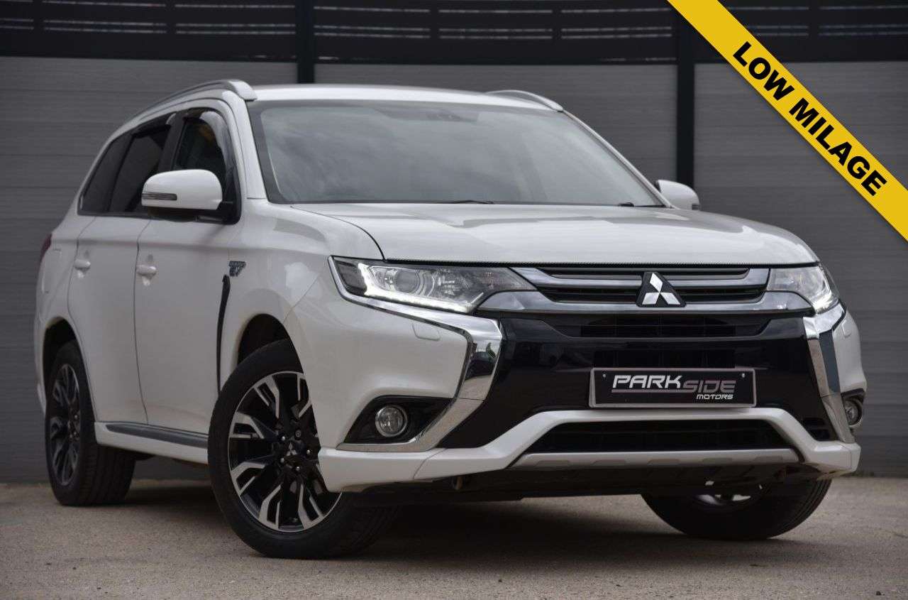 A 2017 MITSUBISHI OUTLANDER 2.0h 12kWh Juro SUV 5dr Petrol Plug-in Hybrid CVT 4WD Euro 6 (s/s) (200 ps) A 2017 MITSUBISHI OUTLANDER 2.0h 12kWh Juro SUV 5dr Petrol Plug-in Hybrid CVT 4WD Euro 6 (s/s) (200 ps)
