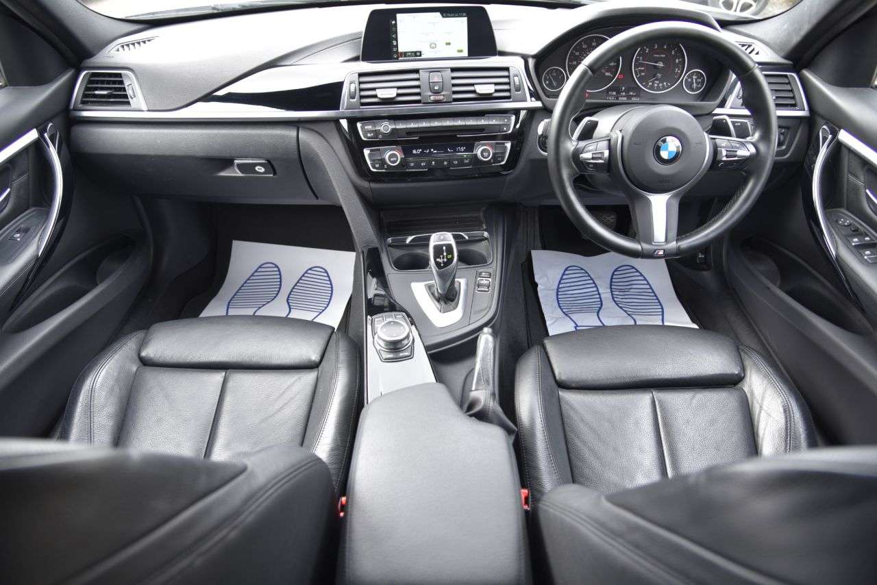 A 2018 BMW 3 SERIES 2.0 320i M Sport Saloon 4dr Petrol Auto Euro 6 (s/s) (184 ps) 2 KEYS | FSH A 2018 BMW 3 SERIES 2.0 320i M Sport Saloon 4dr Petrol Auto Euro 6 (s/s) (184 ps) 2 KEYS | FSH