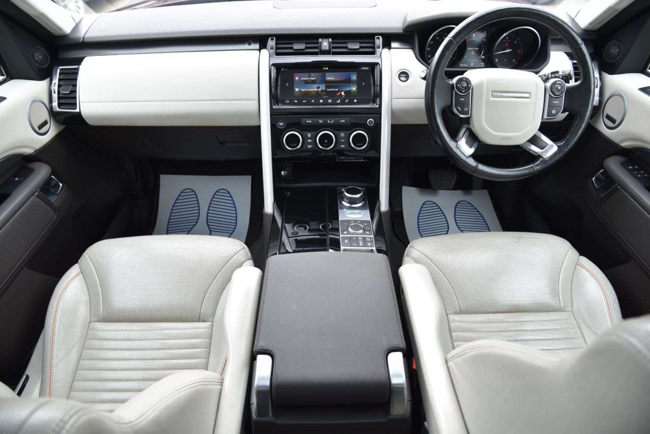 A 2017 LAND ROVER DISCOVERY 2.0 SD4 HSE SUV 5dr Diesel Auto 4WD Euro 6 (s/s) (240 ps) WHITE LEATHER | S A 2017 LAND ROVER DISCOVERY 2.0 SD4 HSE SUV 5dr Diesel Auto 4WD Euro 6 (s/s) (240 ps) WHITE LEATHER | S