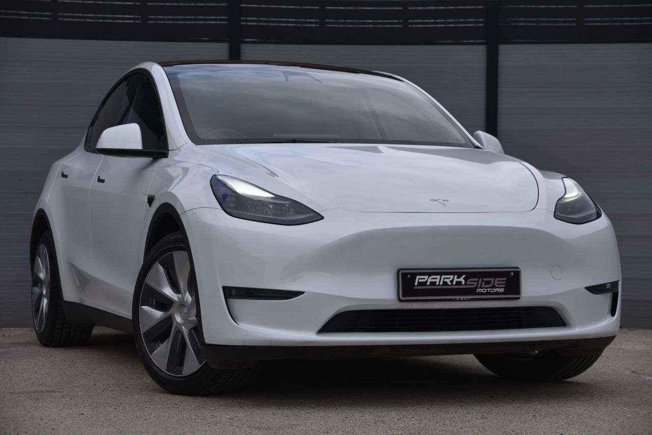 A 2023 TESLA MODEL Y (Dual Motor) Long Range SUV 5dr Electric Auto 4WDE (384 bhp) TOW HITCH | 2 A 2023 TESLA MODEL Y (Dual Motor) Long Range SUV 5dr Electric Auto 4WDE (384 bhp) TOW HITCH | 2