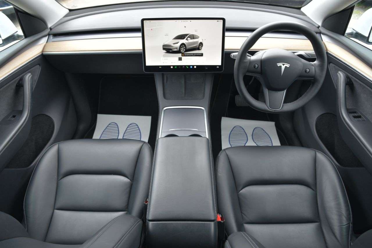 A 2023 TESLA MODEL Y (Dual Motor) Long Range SUV 5dr Electric Auto 4WDE (384 bhp) TOW HITCH | 2 A 2023 TESLA MODEL Y (Dual Motor) Long Range SUV 5dr Electric Auto 4WDE (384 bhp) TOW HITCH | 2