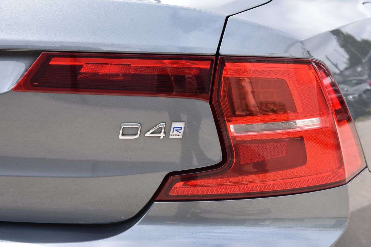2018 VOLVO S90 2018 VOLVO S90