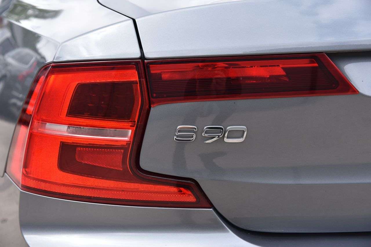 2018 VOLVO S90 2018 VOLVO S90