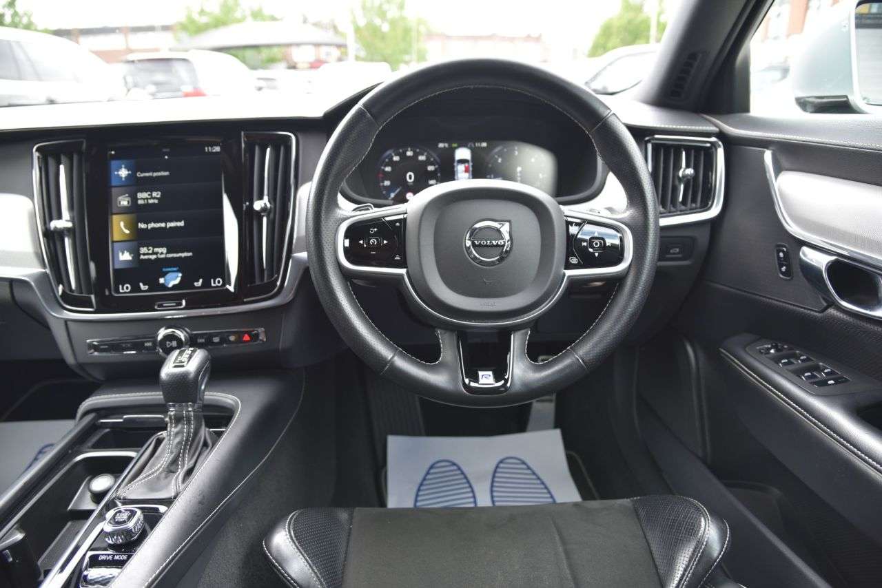 2018 VOLVO S90 2018 VOLVO S90