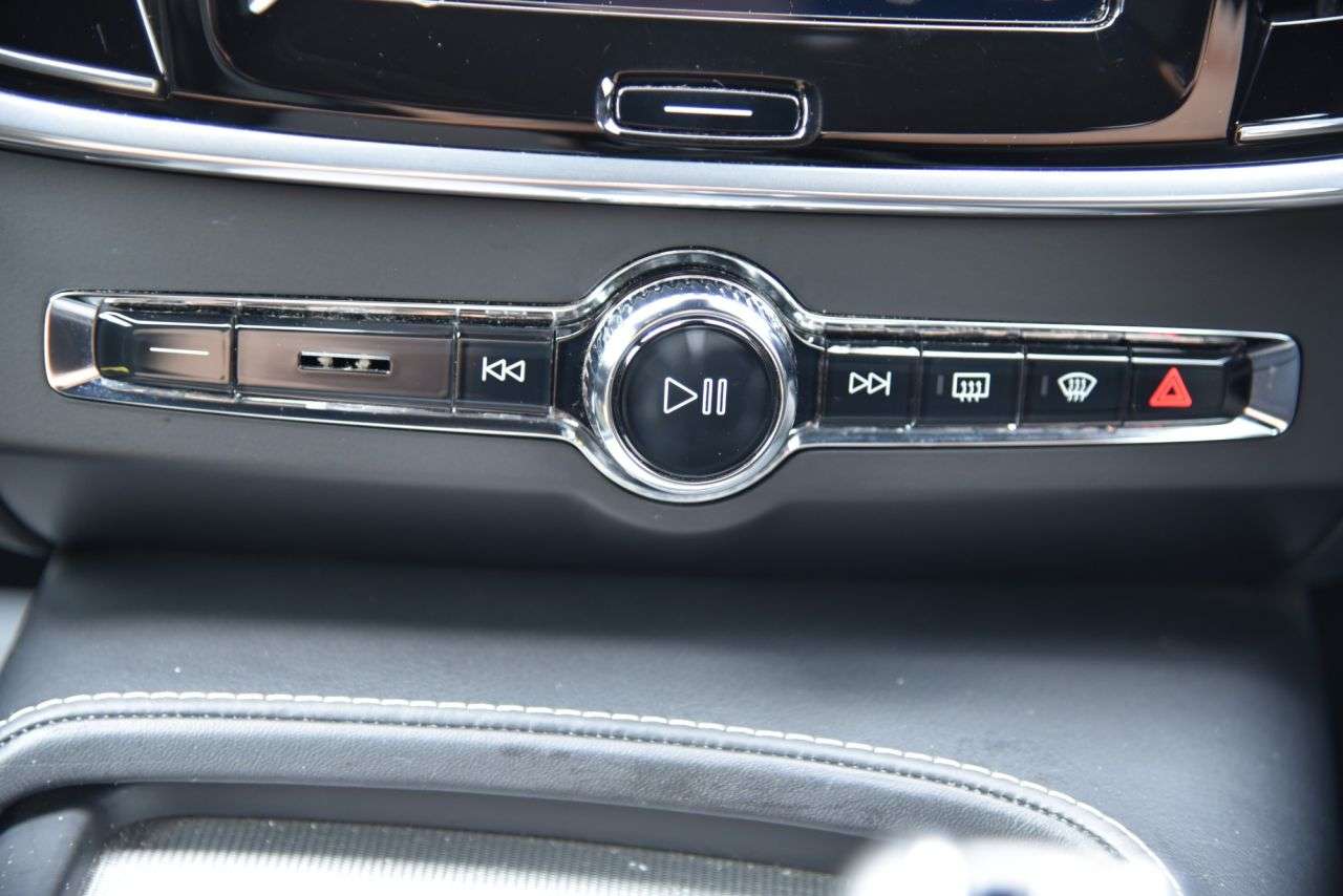 2018 VOLVO S90 2018 VOLVO S90