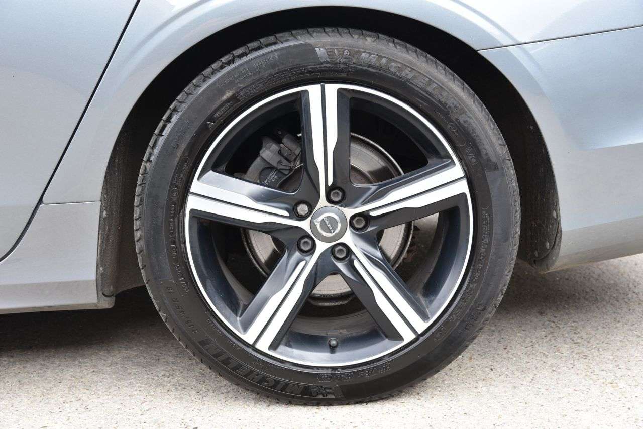 2018 VOLVO S90 2018 VOLVO S90