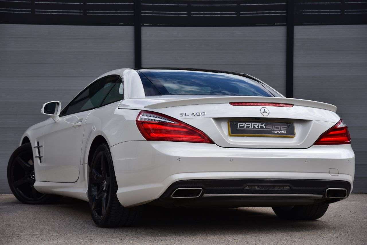 A 2015 MERCEDES-BENZ SL 3.0 SL400 AMG Sport Convertible 2dr Petrol G-Tronic+ Euro 6 (s/s) (333 ps) A 2015 MERCEDES-BENZ SL 3.0 SL400 AMG Sport Convertible 2dr Petrol G-Tronic+ Euro 6 (s/s) (333 ps)