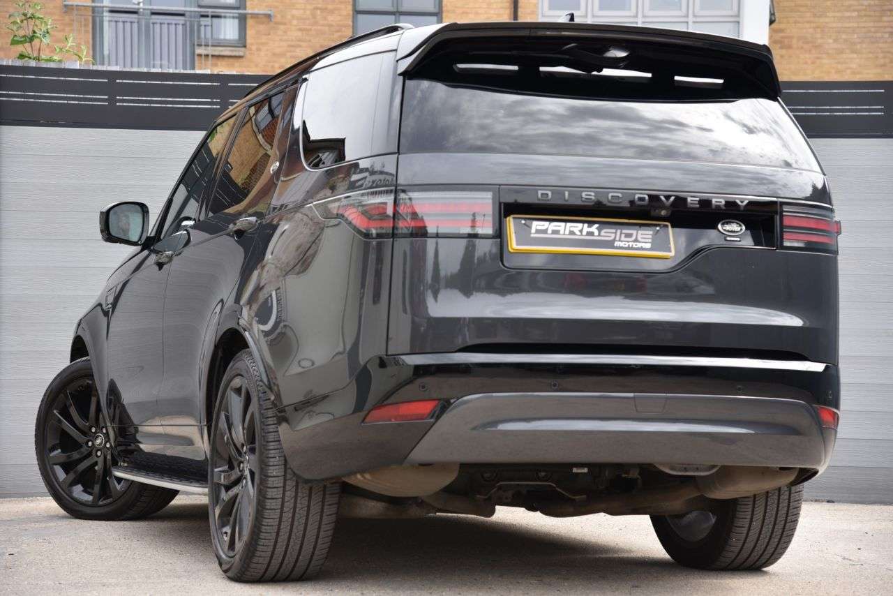 A 2022 LAND ROVER DISCOVERY 3.0 D300 MHEV R-Dynamic HSE SUV 5dr Diesel Auto 4WD Euro 6 (s/s) (300 ps) 7 A 2022 LAND ROVER DISCOVERY 3.0 D300 MHEV R-Dynamic HSE SUV 5dr Diesel Auto 4WD Euro 6 (s/s) (300 ps) 7