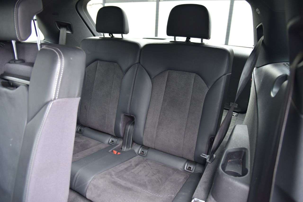 2016 AUDI Q7 2016 AUDI Q7