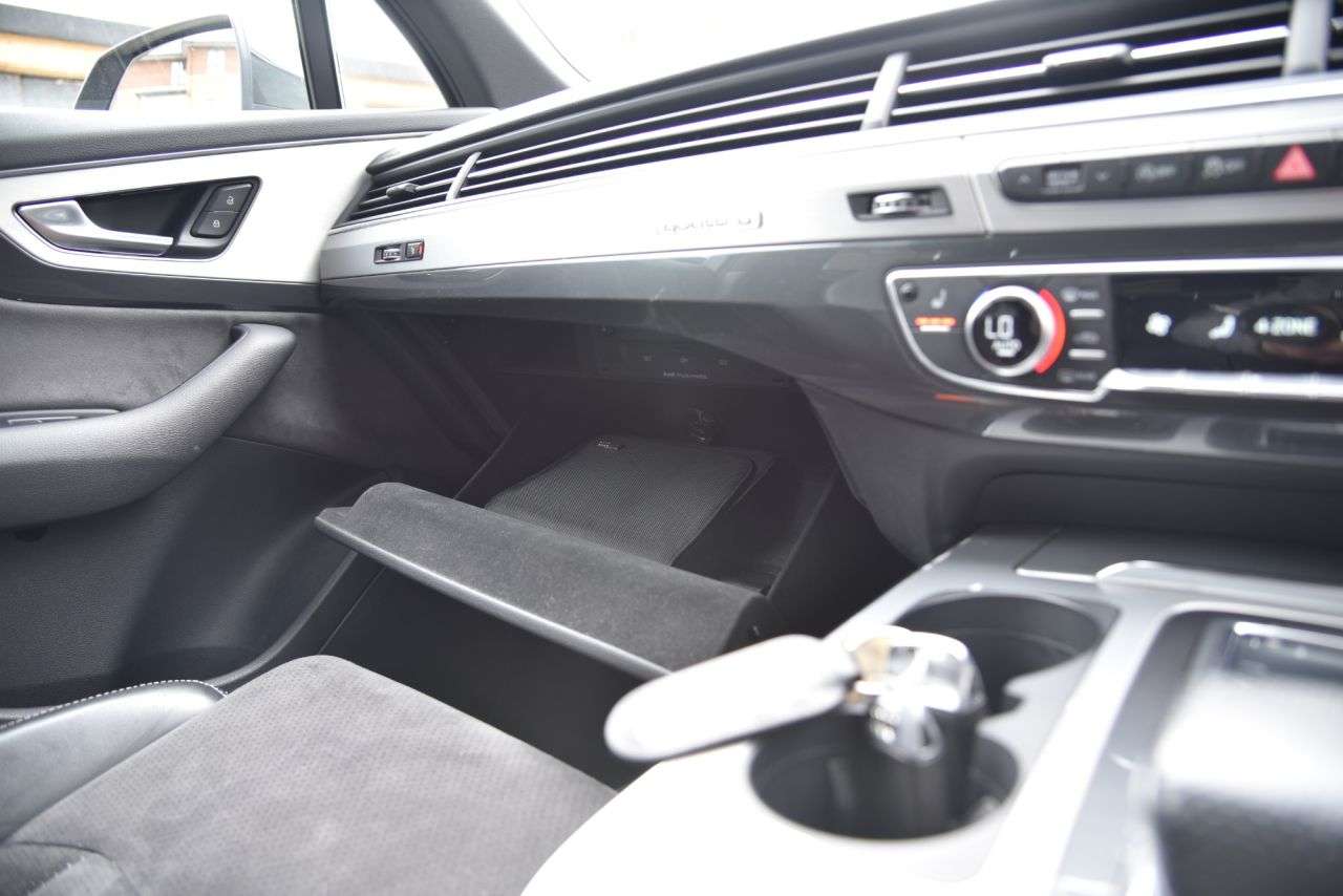 2016 AUDI Q7 2016 AUDI Q7