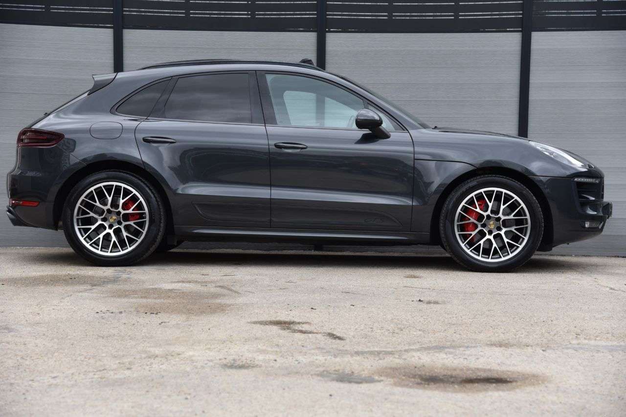 2018 PORSCHE MACAN 2018 PORSCHE MACAN