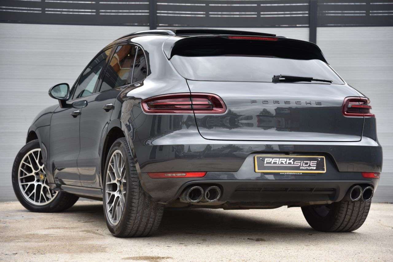 A 2018 PORSCHE MACAN 3.0T V6 GTS SUV 5dr Petrol PDK 4WD Euro 6 (s/s) (360 ps) LANE ASSIST | 4WD A 2018 PORSCHE MACAN 3.0T V6 GTS SUV 5dr Petrol PDK 4WD Euro 6 (s/s) (360 ps) LANE ASSIST | 4WD