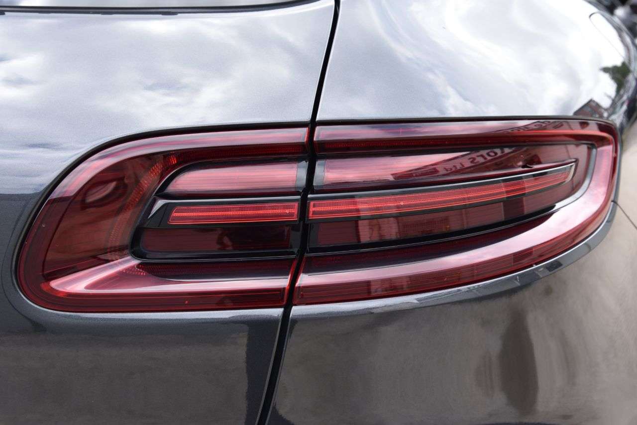 2018 PORSCHE MACAN 2018 PORSCHE MACAN