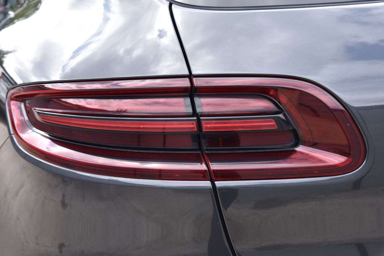 2018 PORSCHE MACAN 2018 PORSCHE MACAN