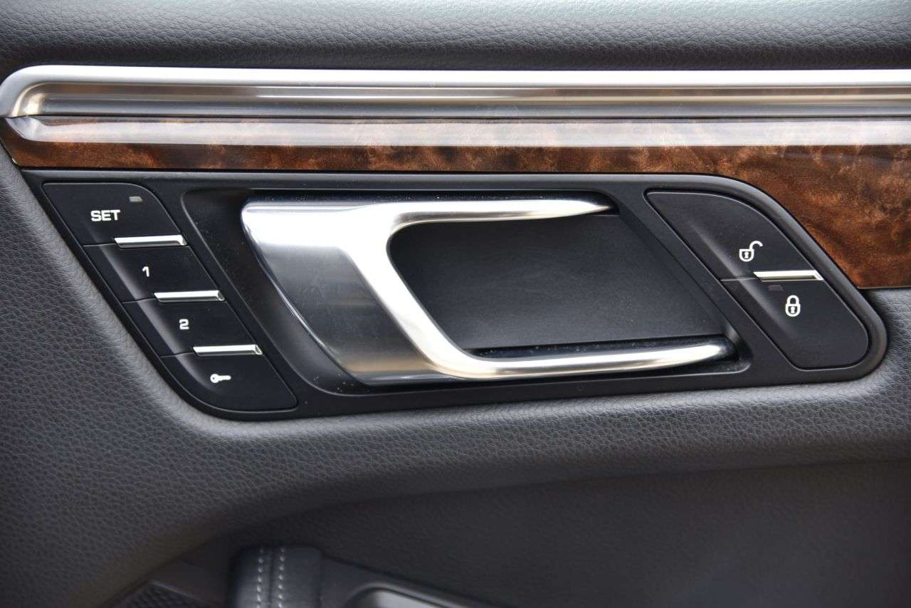 2018 PORSCHE MACAN 2018 PORSCHE MACAN