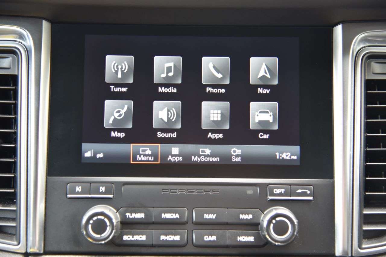2018 PORSCHE MACAN 2018 PORSCHE MACAN