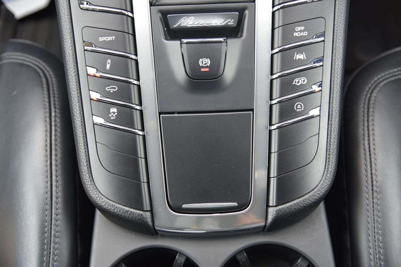 2018 PORSCHE MACAN 2018 PORSCHE MACAN