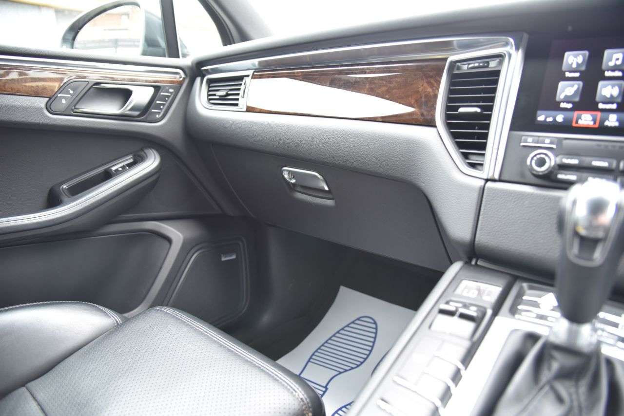 2018 PORSCHE MACAN 2018 PORSCHE MACAN